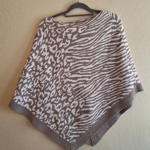 Barefoot Dreams Cozy Chic Ultra Lite Ocean Breeze Poncho Animal Print Gray OS